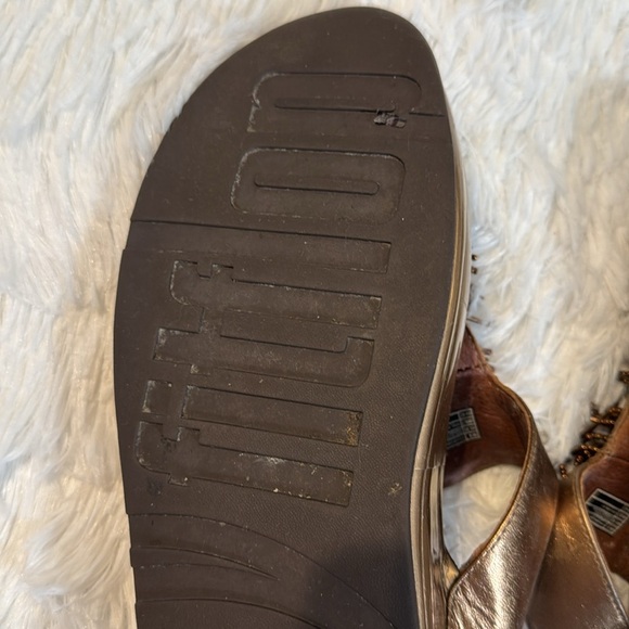 Women’s size 10 FitFlops, Cha-Cha, in bronze - Picture 8 of 11